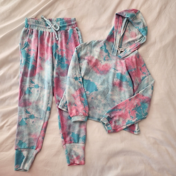 Girls Tie Dye Set, NWOT, super soft fuzzy material, size 7/8 - Picture 1 of 4